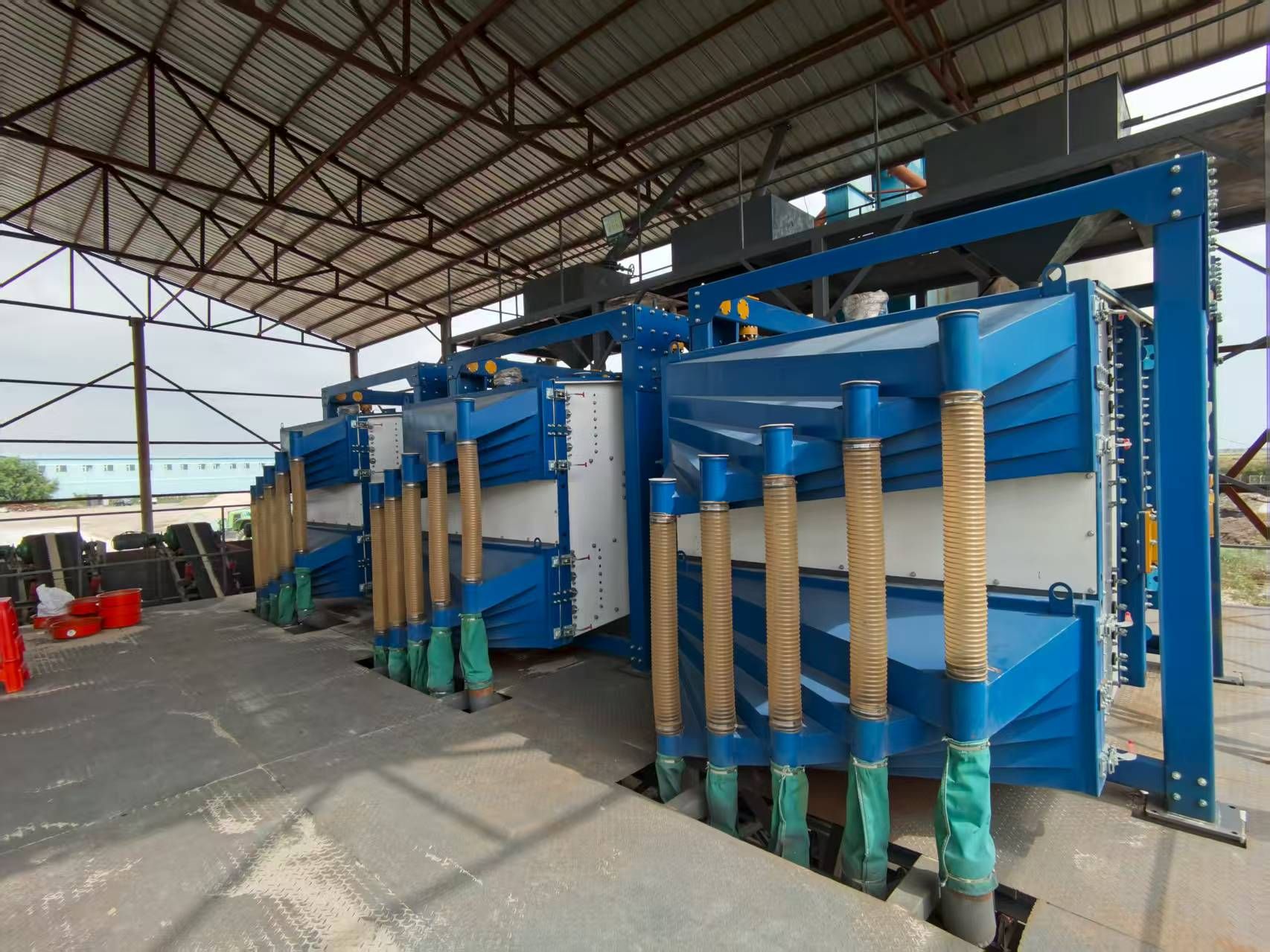 Customer Uses Gyratory Sifter to Process quart sands