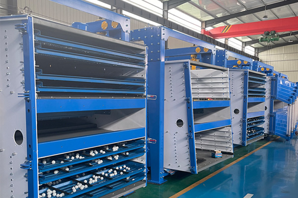 Gyratory screen open1